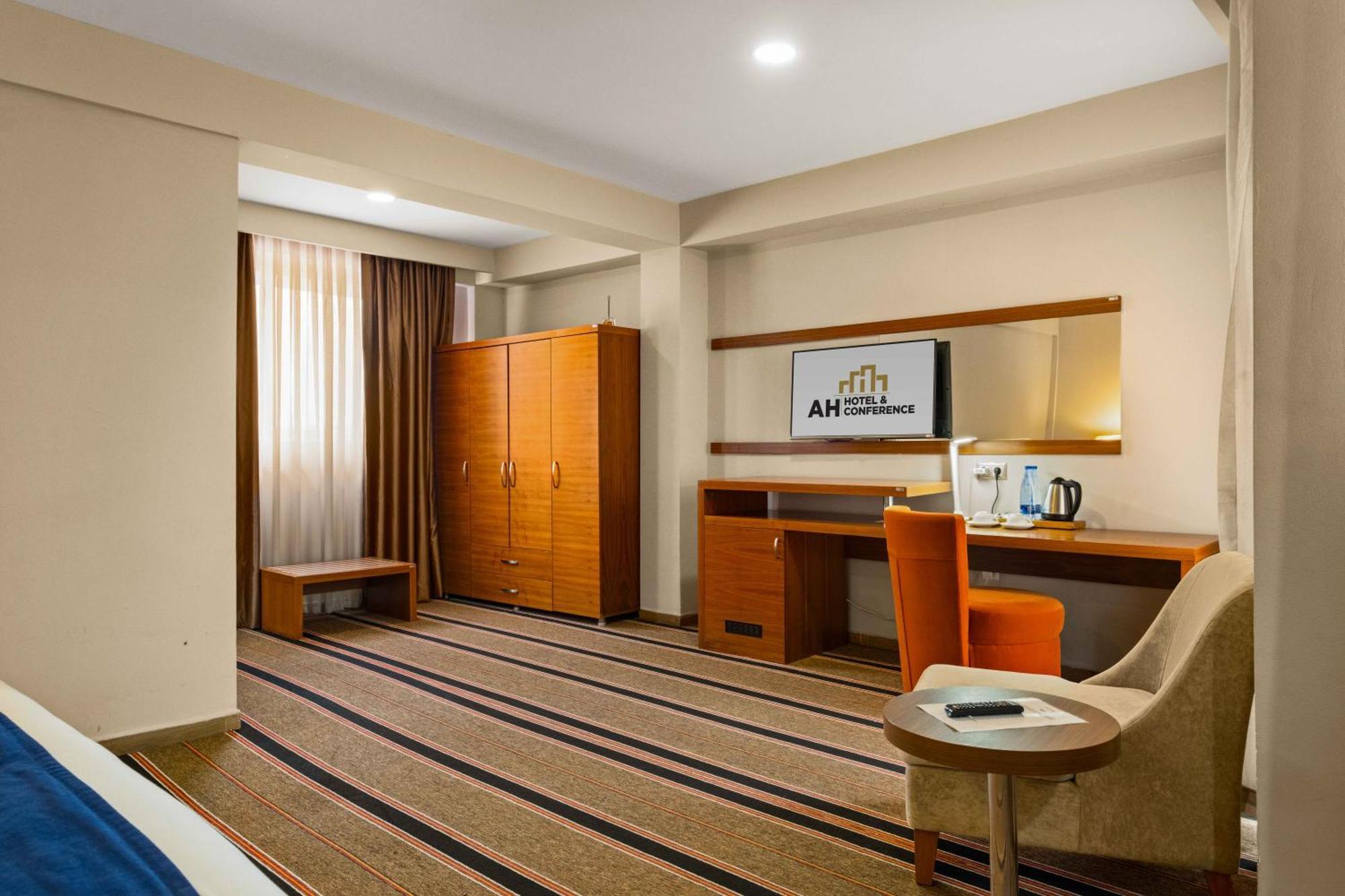 Ah Hotel And Conferences Madina Exterior photo