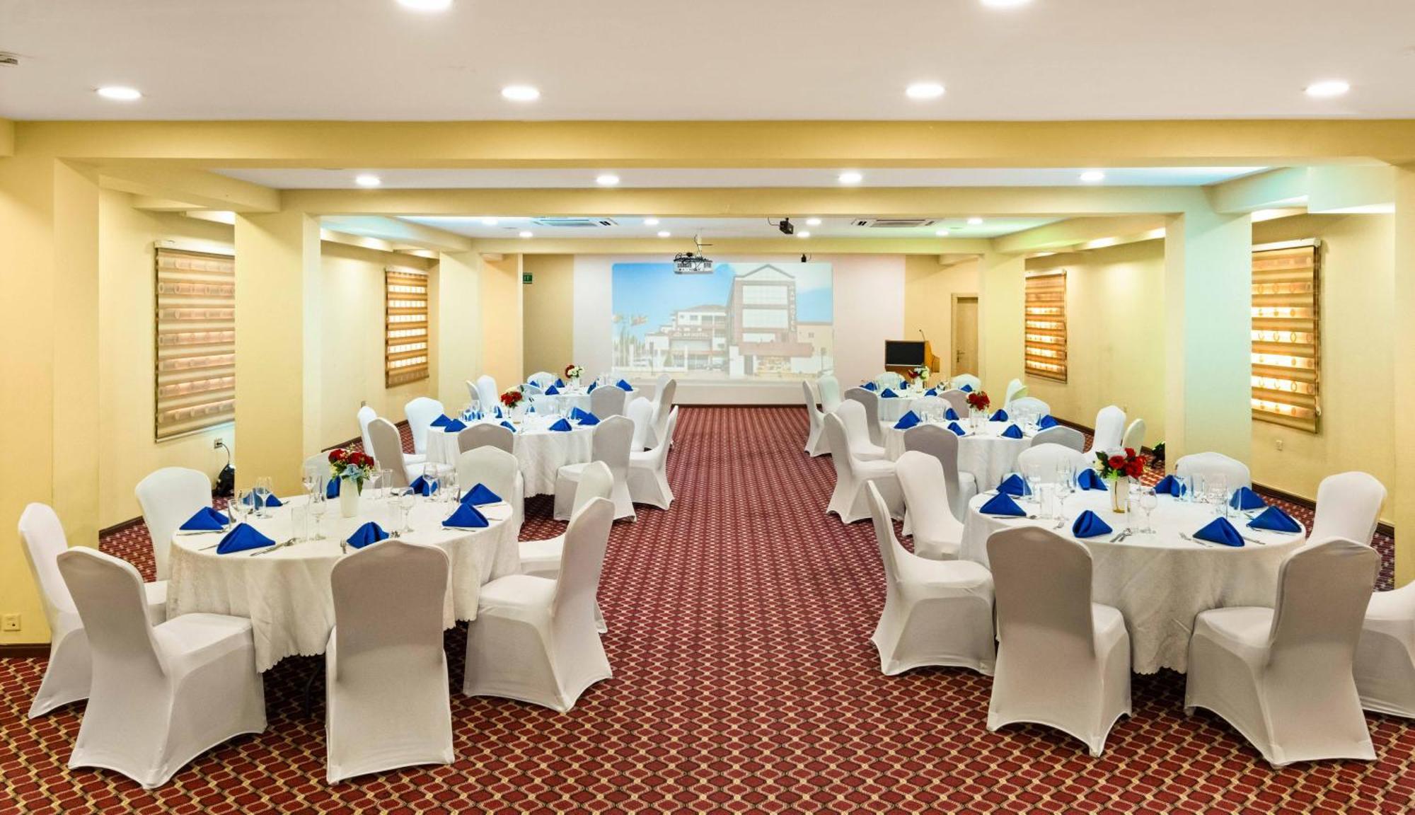 Ah Hotel And Conferences Madina Exterior photo