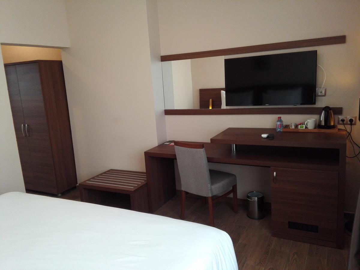 Ah Hotel And Conferences Madina Exterior photo