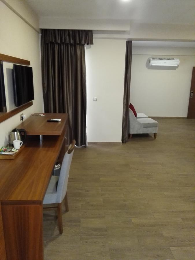 Ah Hotel And Conferences Madina Exterior photo