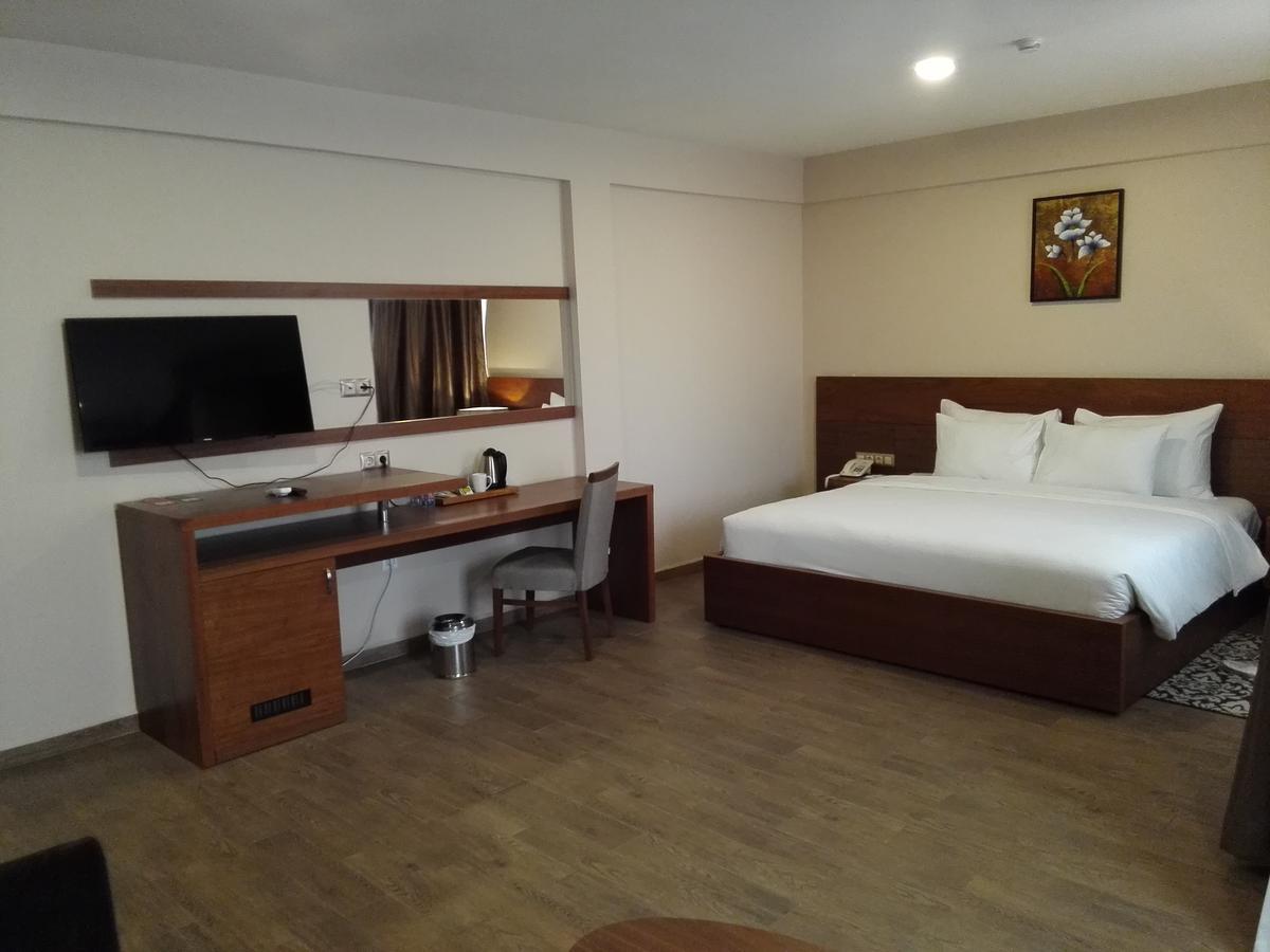 Ah Hotel And Conferences Madina Exterior photo