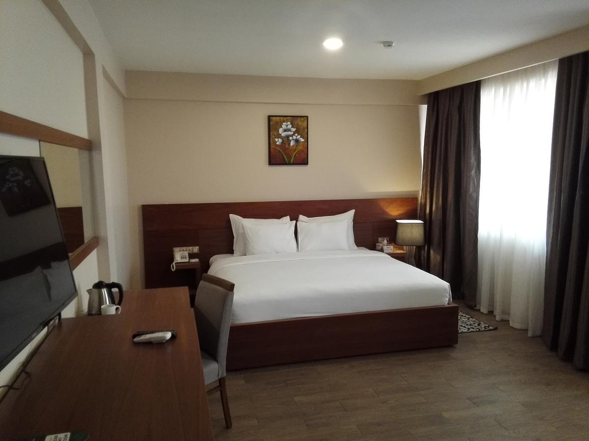 Ah Hotel And Conferences Madina Exterior photo