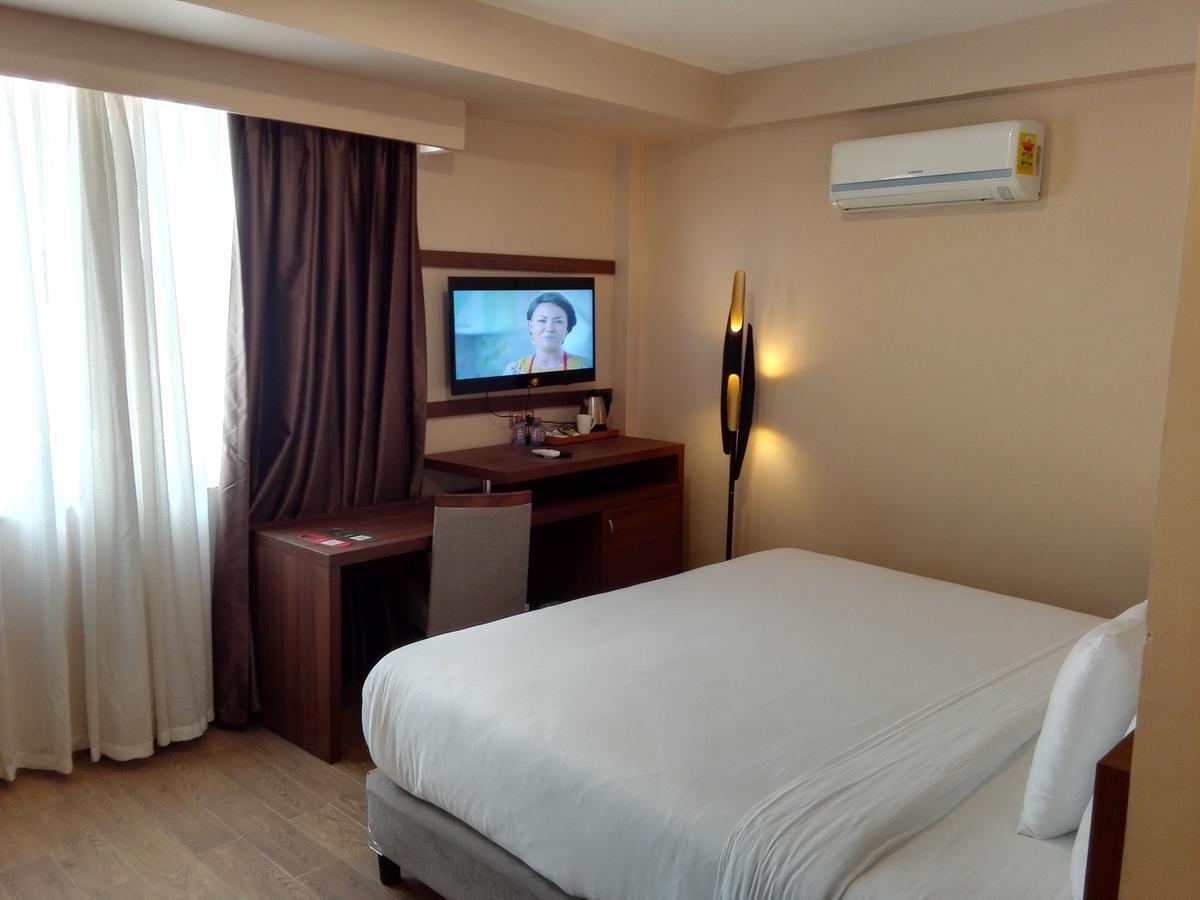 Ah Hotel And Conferences Madina Exterior photo