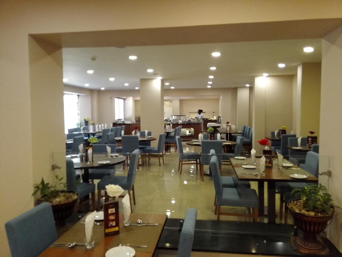 Ah Hotel And Conferences Madina Exterior photo