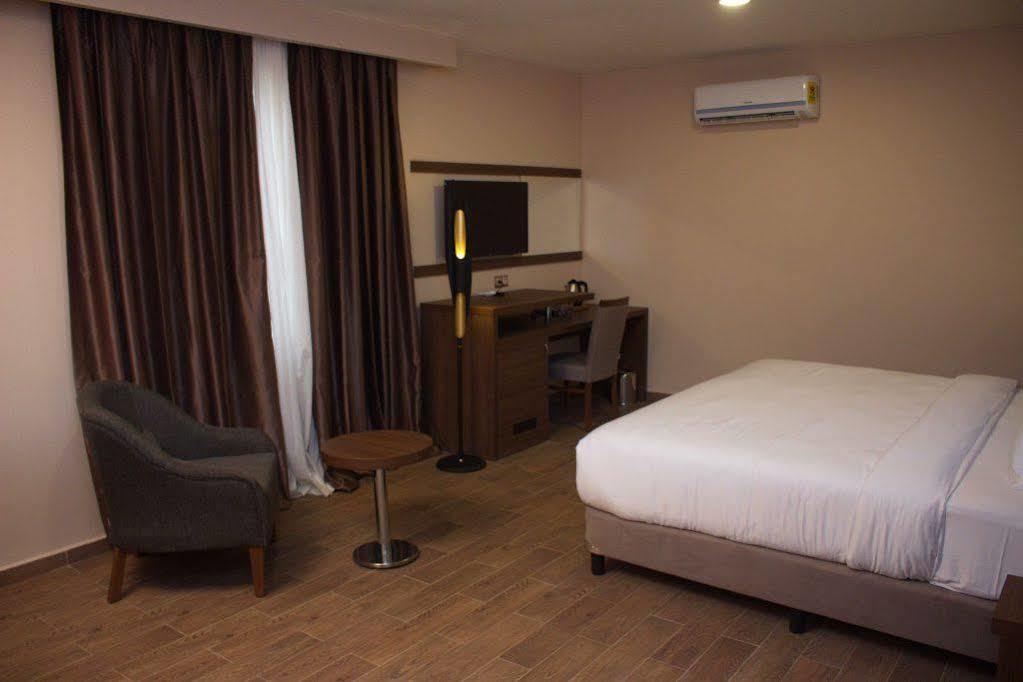 Ah Hotel And Conferences Madina Exterior photo